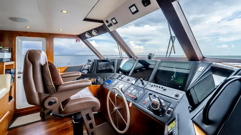 Bravo Yacht Photos Pics 