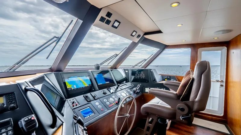 Bravo Yacht Photos Pics 