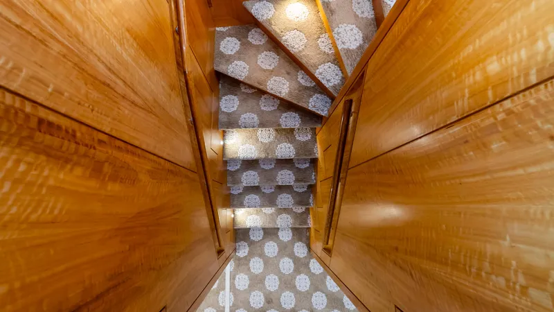 Bravo Yacht Photos Pics 