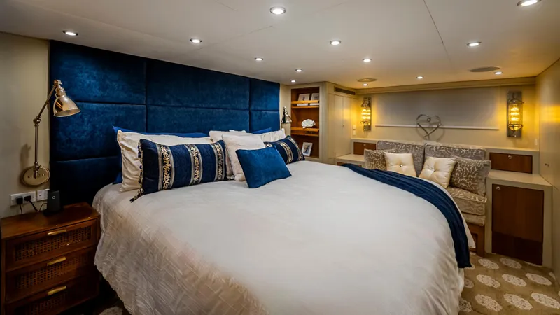 Bravo Yacht Photos Pics 