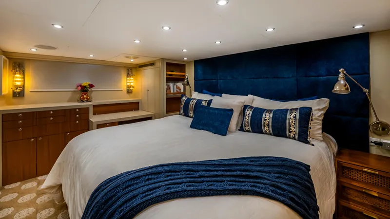 Bravo Yacht Photos Pics 