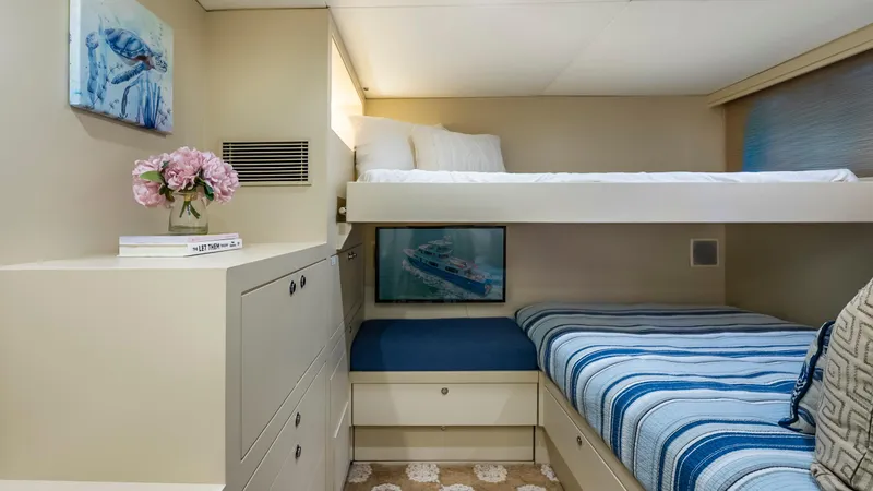 Bravo Yacht Photos Pics stateroom