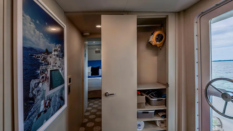 Bravo Yacht Photos Pics 