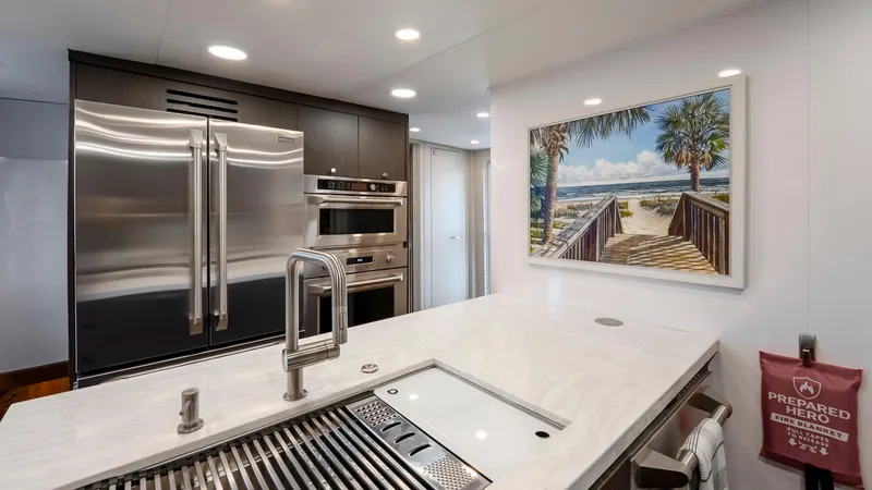 Bravo Yacht Photos Pics 