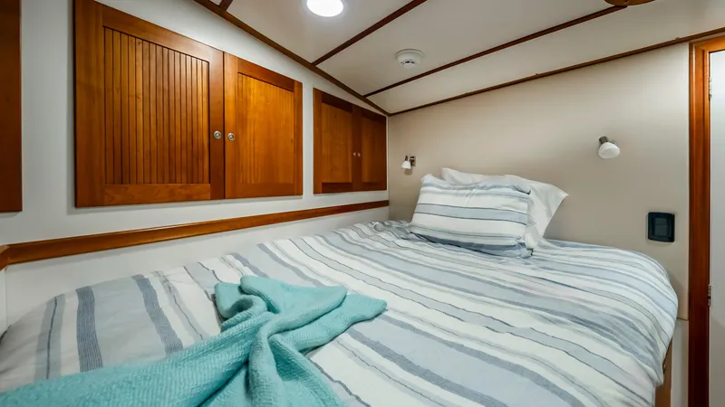 Bravo Yacht Photos Pics Captains room