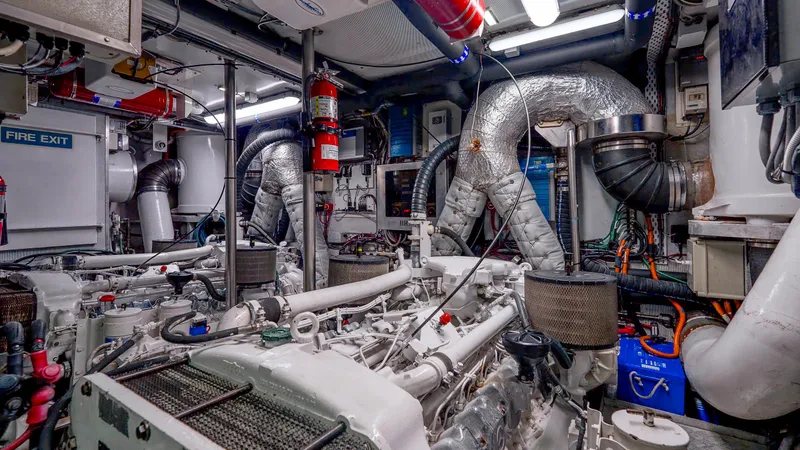 Bravo Yacht Photos Pics 