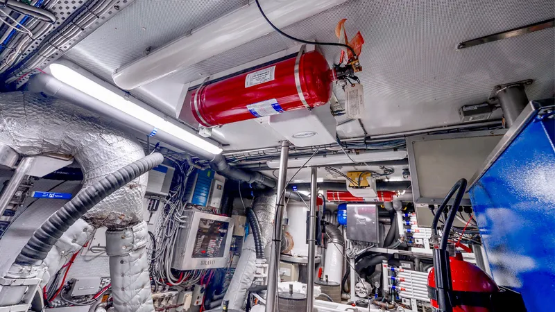 Bravo Yacht Photos Pics 