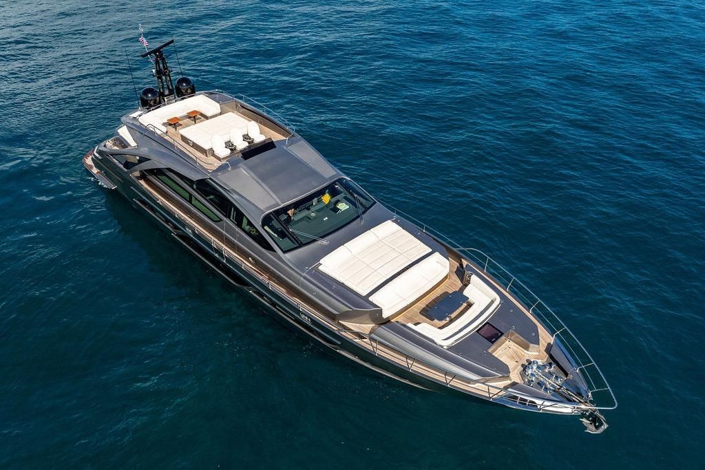 2019 Pershing 92 