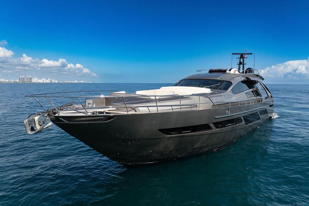 2019 Pershing 92 