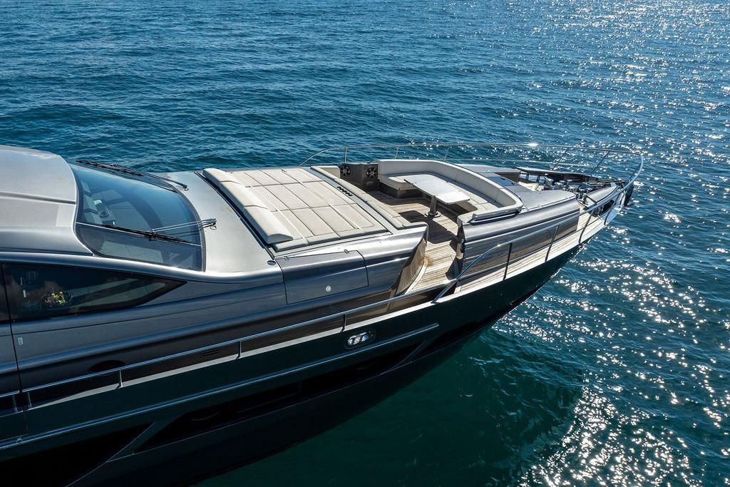 2019 Pershing 92 
