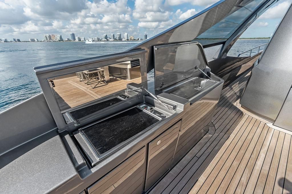 2019 Pershing 92 