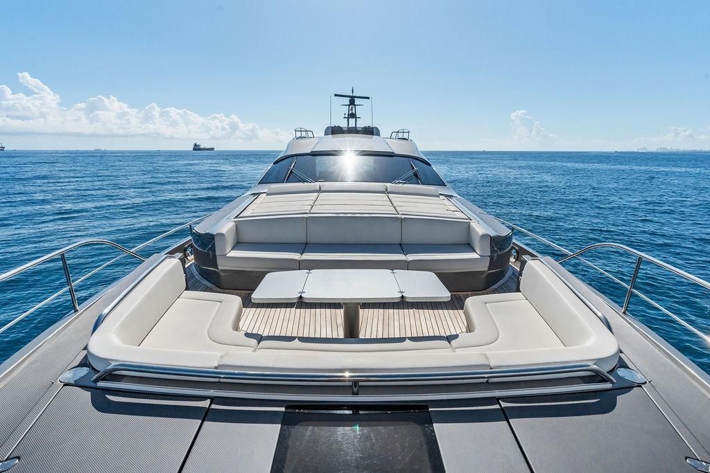 2019 Pershing 92 