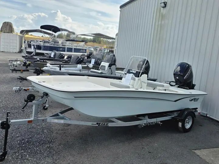Mako Pro Skiff 17 CC