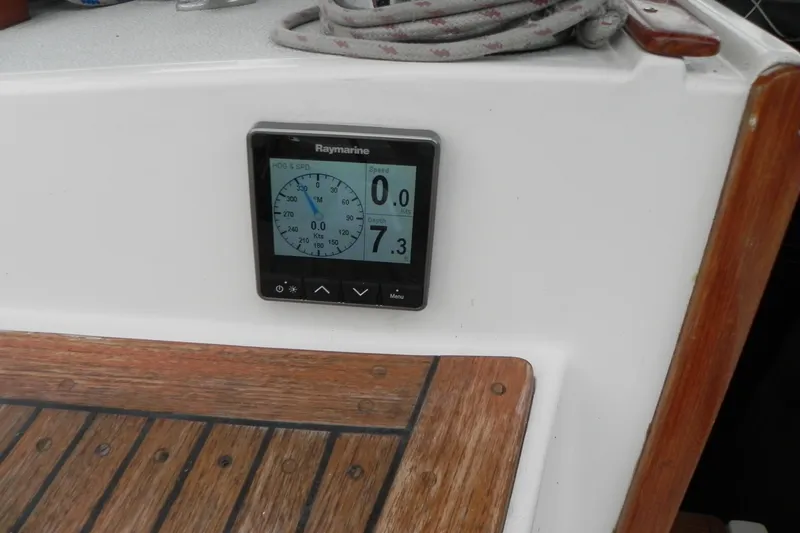 Cricket Yacht Photos Pics Raymarine display on 1988 Tartan 40 sailboat, showing speed and depth readings.