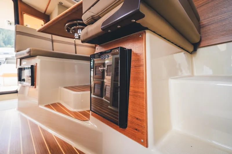 Ambraden Yacht Photos Pics 