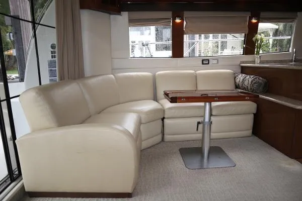  Yacht Photos Pics 56' Carver Voyager - Seating