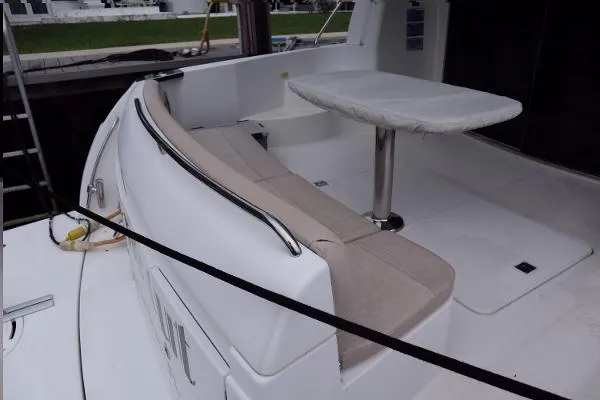  Yacht Photos Pics 56' Carver Voyager -