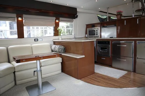  Yacht Photos Pics 56' Carver Voyager - Salon