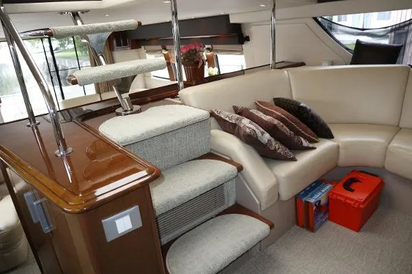  Yacht Photos Pics 56' Carver Voyager - Salon