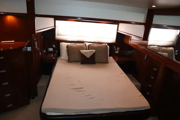  Yacht Photos Pics 56' Carver Voyager - Cabin