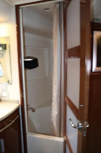  Yacht Photos Pics 56' Carver Voyager - Head