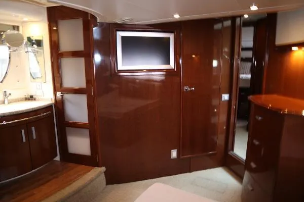  Yacht Photos Pics 56' Carver Voyager - Cabin