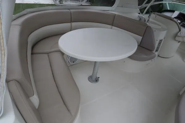  Yacht Photos Pics 56' Carver Voyager - Seating