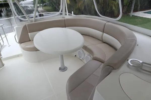  Yacht Photos Pics 56' Carver Voyager - Seating