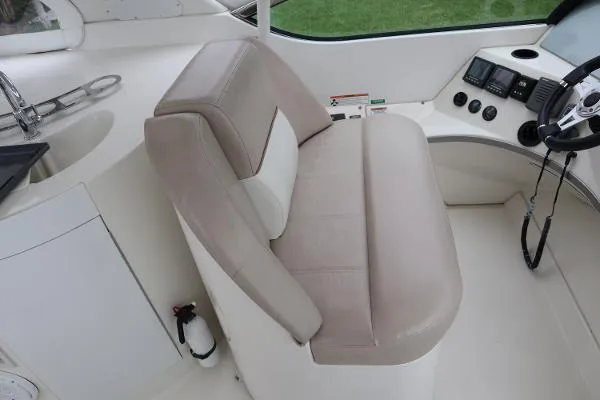  Yacht Photos Pics 56' Carver Voyager - Seating