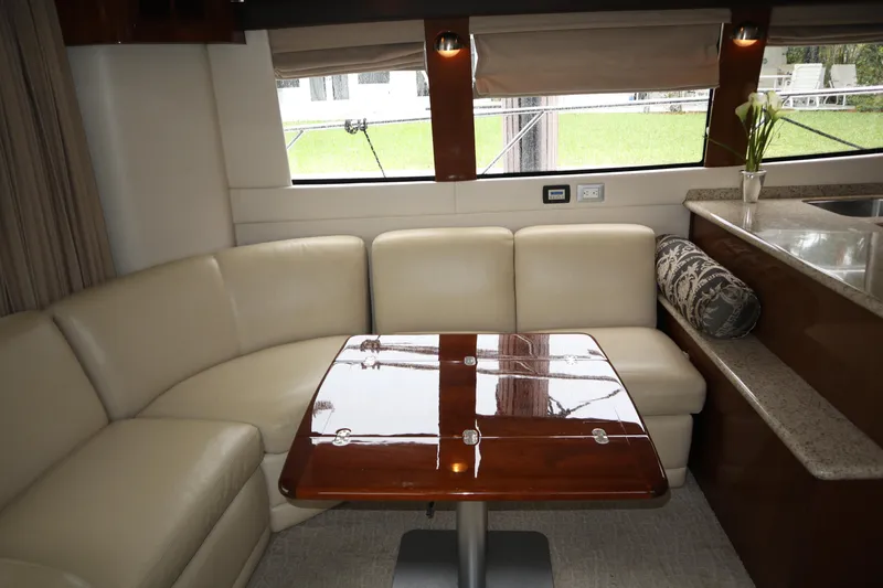  Yacht Photos Pics 56' Carver Voyager - Salon