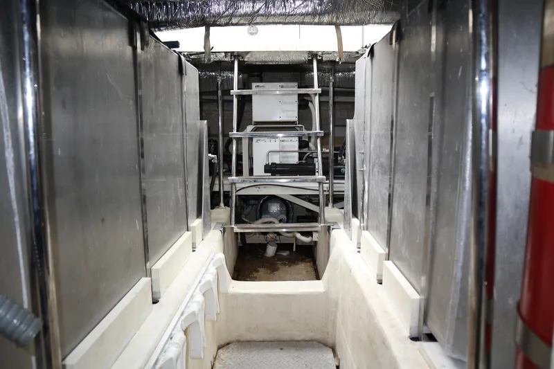  Yacht Photos Pics 56' Carver Voyager - Engine Room