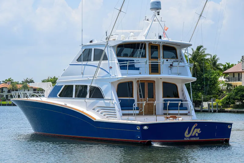 Jr Yacht Photos Pics 2004 Sea Force IX 82 Enclosed Bridge yacht on calm water, showcasing luxury design.