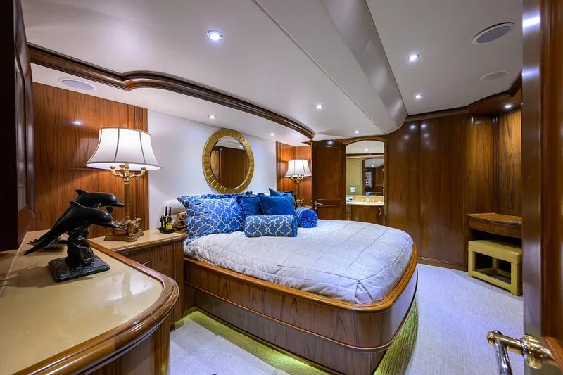 Jr Yacht Photos Pics Luxurious bedroom on 2004 Sea Force IX 82 Enclosed Bridge yacht with elegant wood finishes.