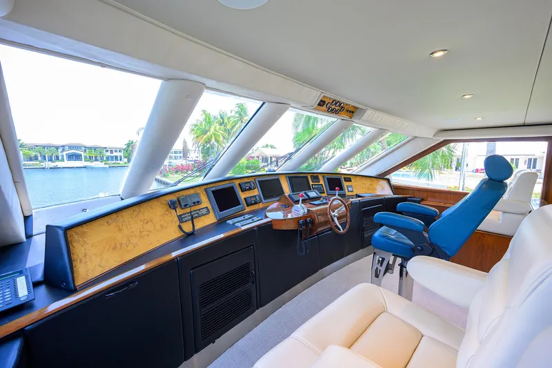 Jr Yacht Photos Pics Luxurious helm of 2004 Sea Force IX 82 Enclosed Bridge yacht with panoramic windows.