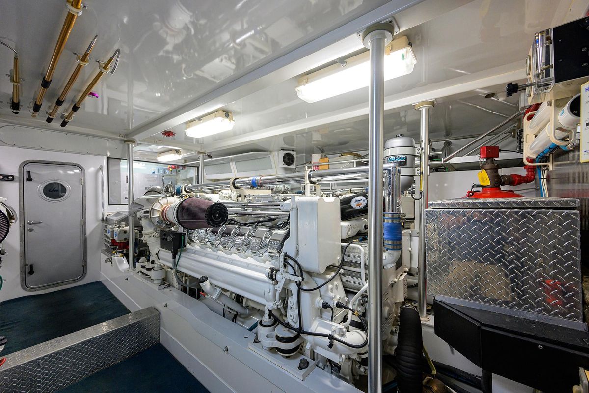 2004 Sea Force IX 82 