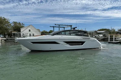 Cruisers Yachts 46 Cantius