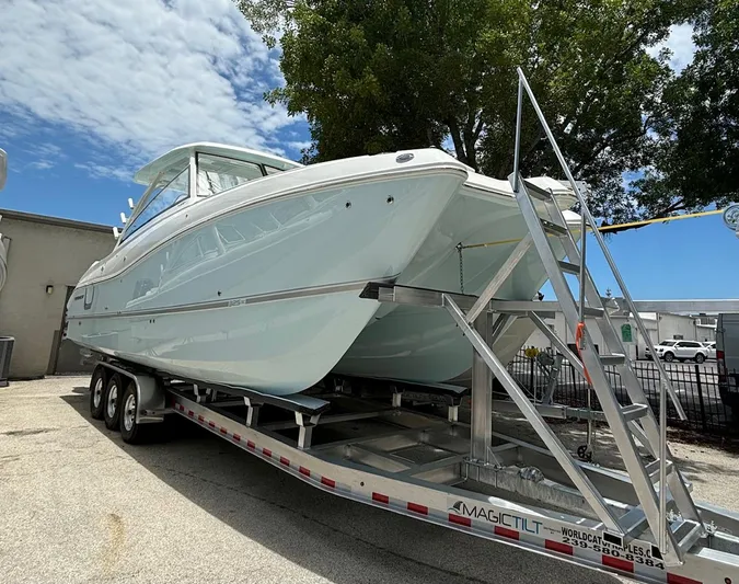 Wcn 51988 325dc Wht Mer350 Yacht Photos Pics 2024 World Cat 325 DC boat on a trailer, ready for transport.