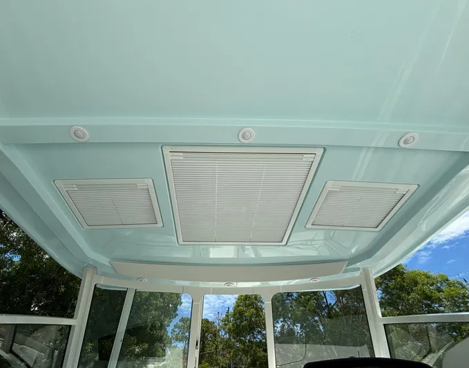 Wcn 51988 325dc Wht Mer350 Yacht Photos Pics 2024 World Cat 325 DC boat interior ceiling with ventilation and lighting.