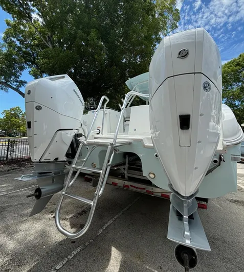 Wcn 51988 325dc Wht Mer350 Yacht Photos Pics 2024 World Cat 325 DC with dual outboard engines and rear ladder.