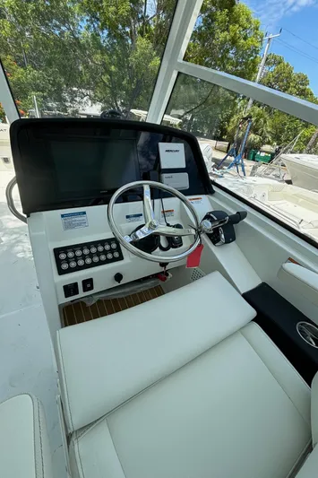 Wcn 51988 325dc Wht Mer350 Yacht Photos Pics 2024 World Cat 325 DC helm station with modern controls and comfortable seating.