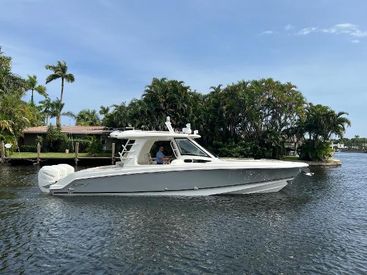 2020 35' Boston Whaler-350 Realm Palm Beach Gardens, FL, US