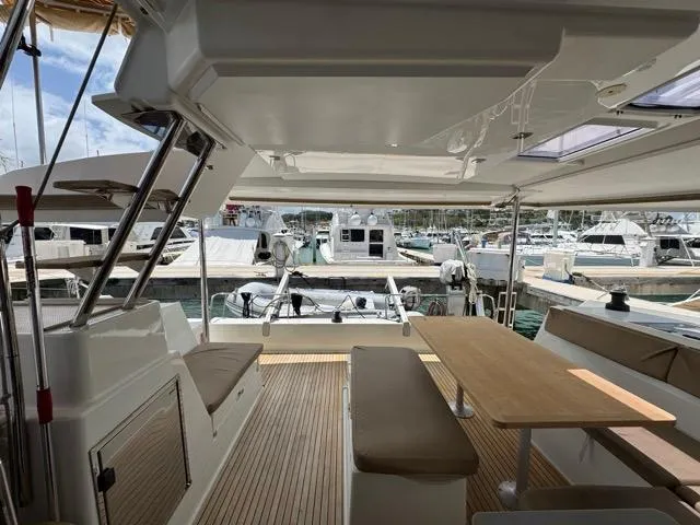 Island State Of Mind Yacht Photos Pics Aft Cockpit