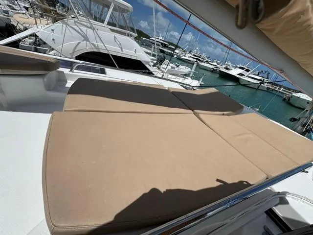 Island State Of Mind Yacht Photos Pics Flybridge Lounges