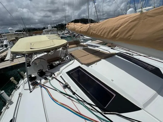 Island State Of Mind Yacht Photos Pics Overhead view of Flybridge