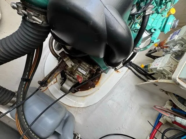 Island State Of Mind Yacht Photos Pics Clean Engine Bays