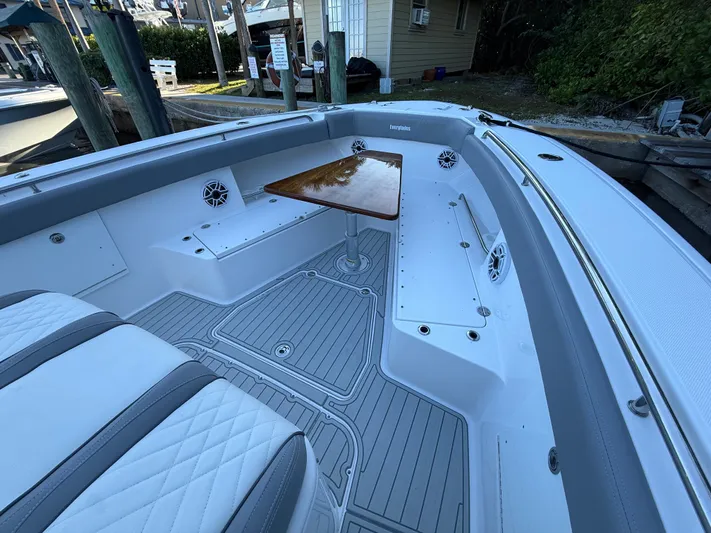  Yacht Photos Pics 2021 EVERGLADES 435 CC - Image 38