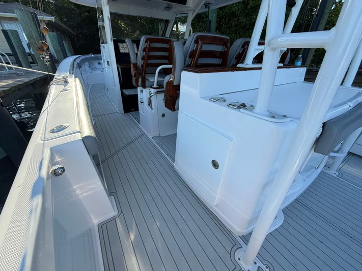  Yacht Photos Pics 2021 EVERGLADES 435 CC - Image 29