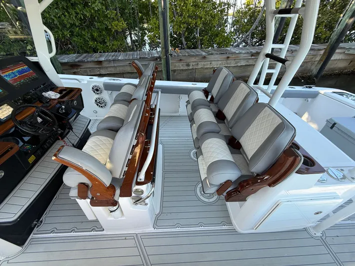  Yacht Photos Pics 2021 EVERGLADES 435 CC - Image 15