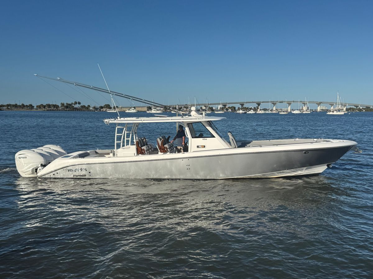 2021 Everglades 43 