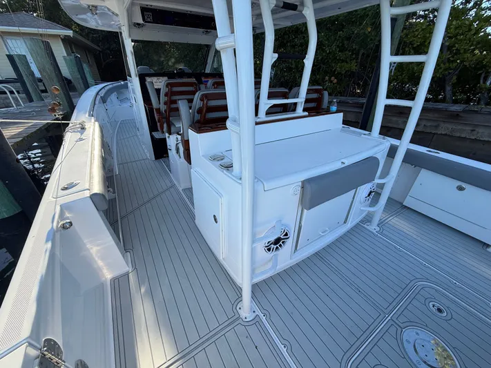  Yacht Photos Pics 2021 EVERGLADES 435 CC - Image 25